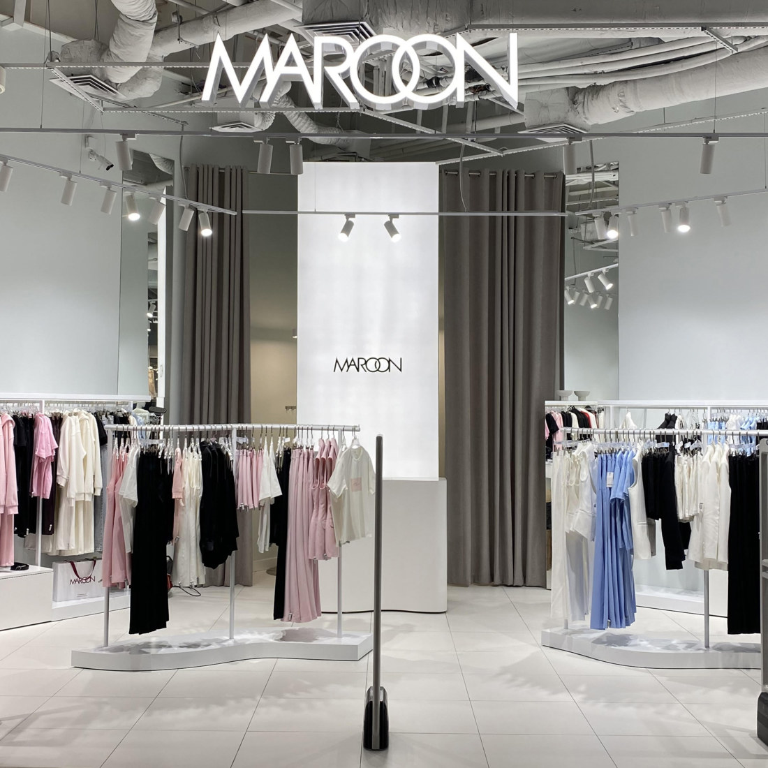 Дизайн простору магазину одягу Maroon, ТЦ River Mall, Київ, архітектор Олена Романюк